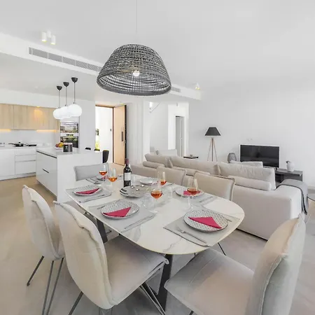 מלון Azure Seaview - Diamond 4*