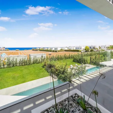 فندق Azure Seaview - Diamond 4*